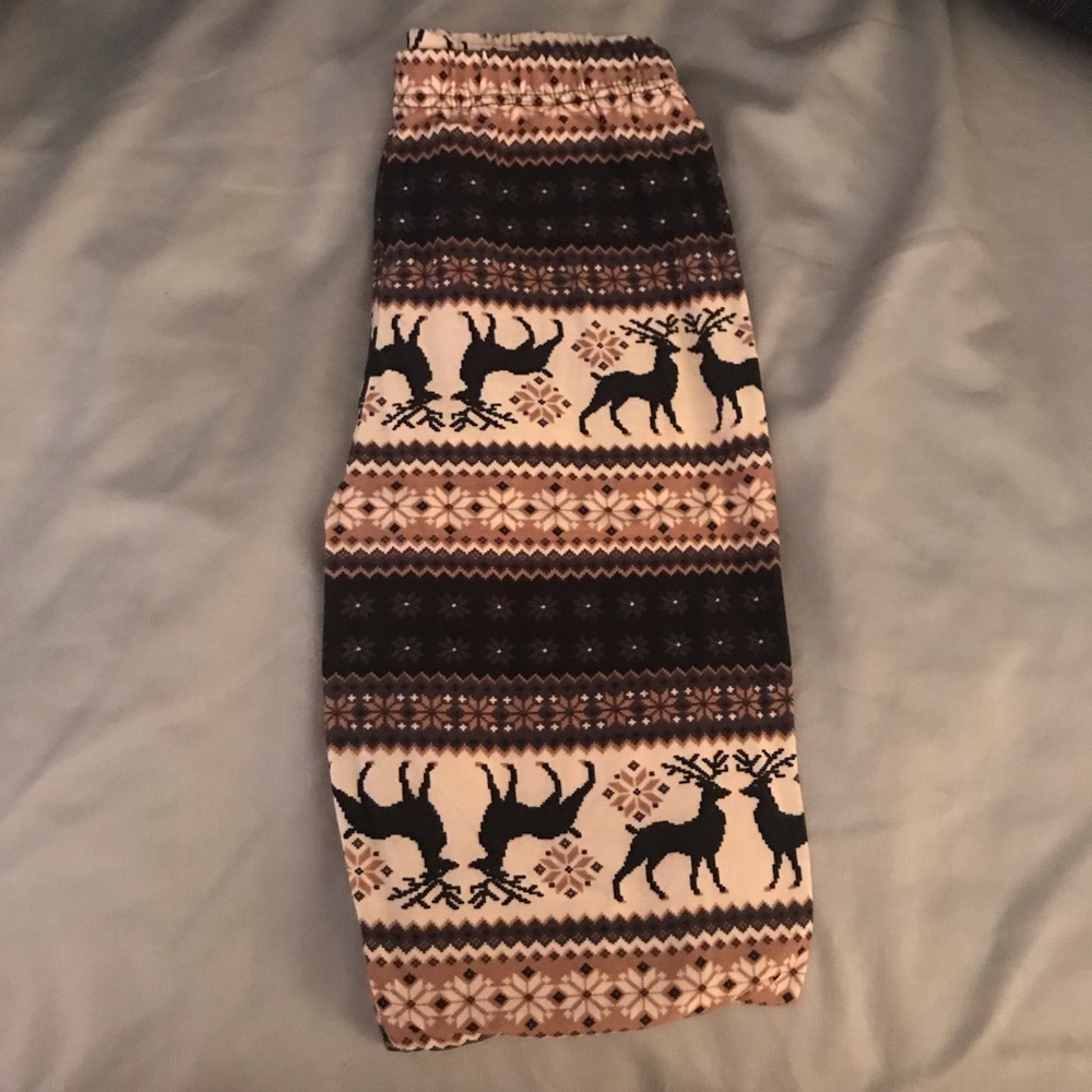 🌼Sold on Ⓜ️🌼 Christmas / winter leggings